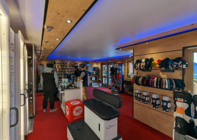 Location de ski Skiset Les Carroz - Le Strato - www.skishop-lescarroz.com