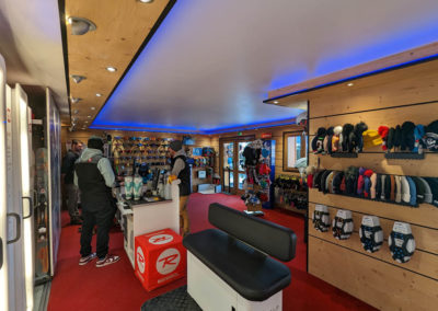 Location de ski Skiset Les Carroz - Le Strato - www.skishop-lescarroz.com